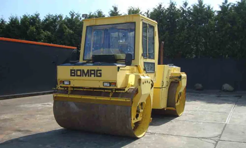 Двухвальцовой каток Bomag BW 202 AD-1