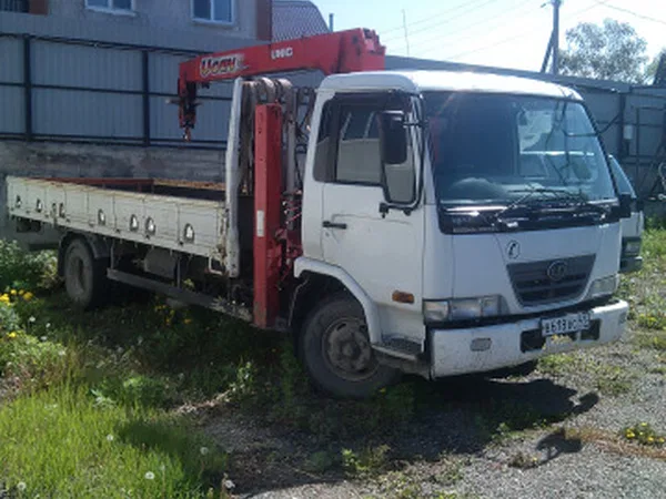 Бортовой грузовик с КМУ Nissan Diesel Condor