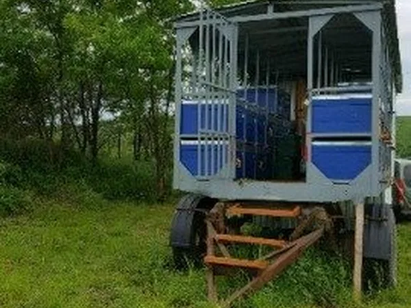 Прицеп пчеловоз