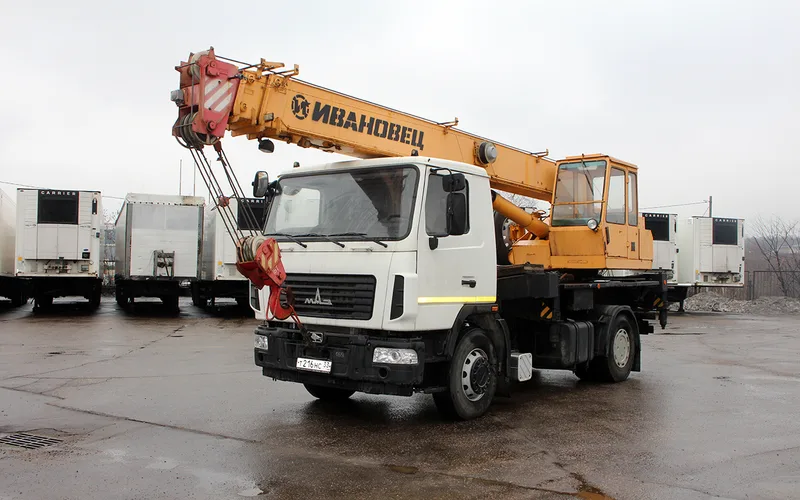 Автокран                                                         ЗАВОД ДОРОЖНОГО О…                                                     МАЗ-5337