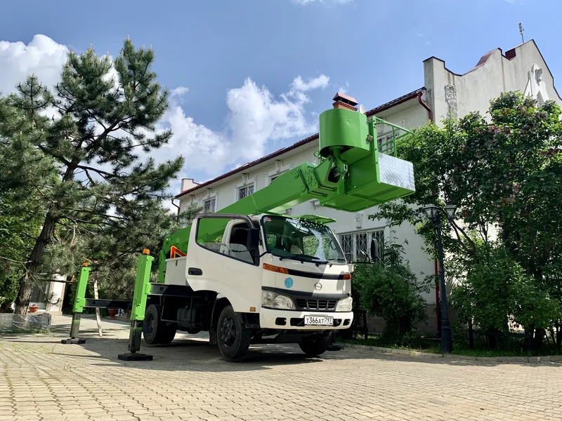 Средневысотная автовышка 
                                                        ЗАВОД ДОРОЖНОГО О…                                                     Tadano