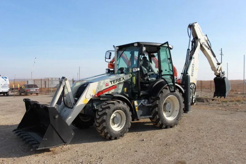 Экскаватор-погрузчик TEREX 860