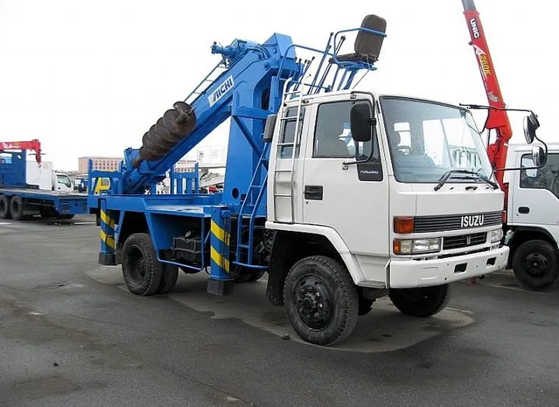 Мобильная буровая установка Aichi на базе Isuzu