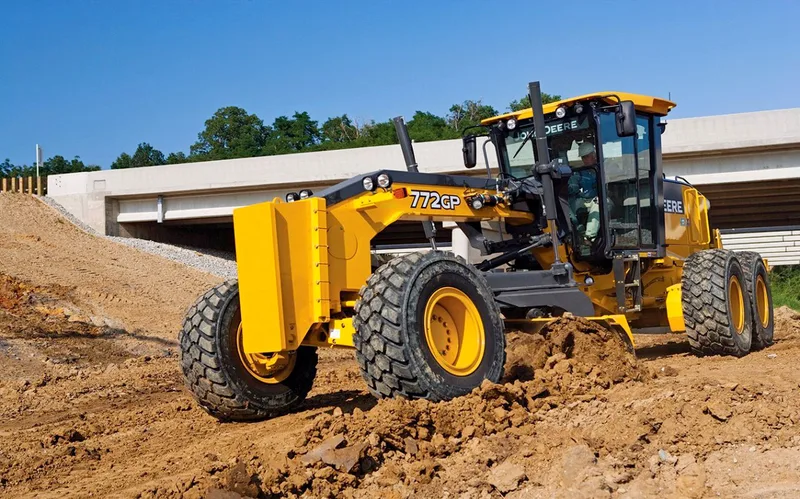 Тяжелый автогрейдер John Deere 772G