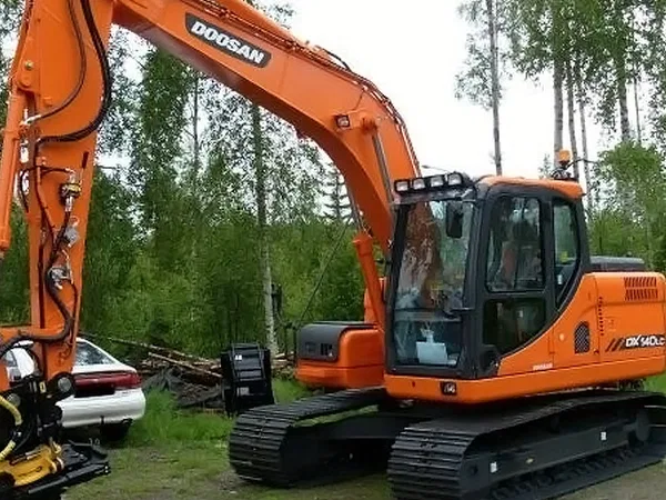 Гусеничный экскаватор Doosan DX 140LC