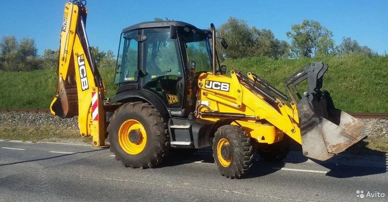 Экскаватор-погрузчик JCB, фронтальный погрузчик