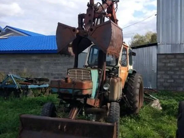 Трактор ЮМЗ грейфер