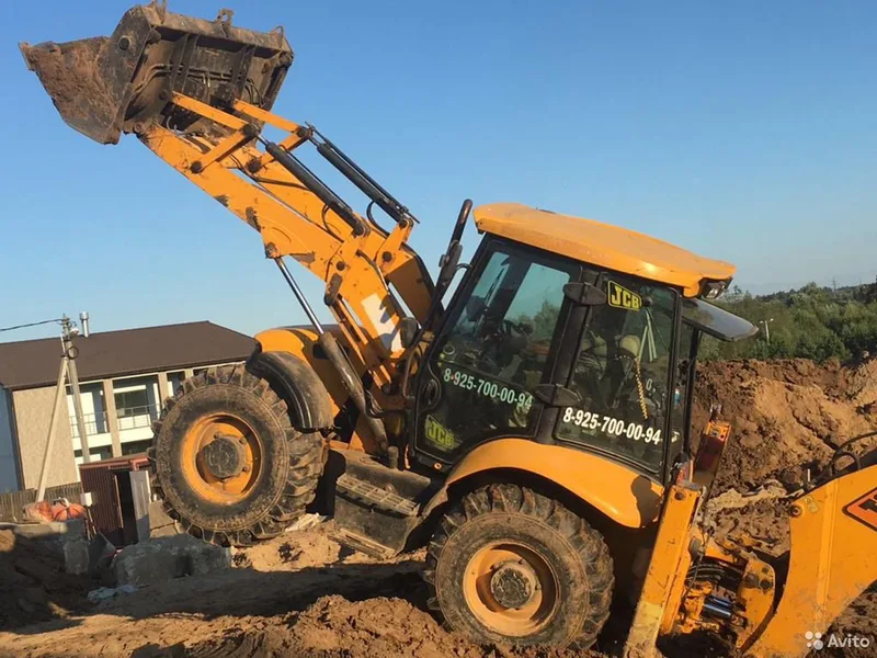 Экскаватор погрузчик JCB
