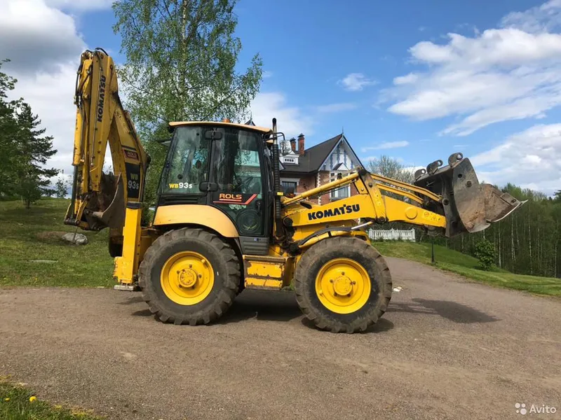 Услуги экскаватора-погрузчика komatsu WB93