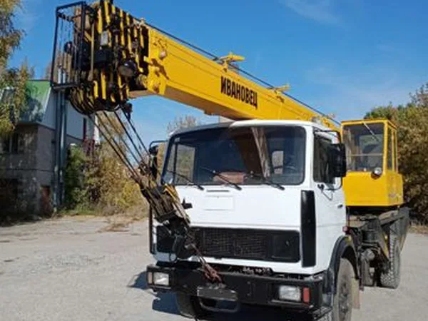 Автокран Ивановец КС-3577 на шасси МАЗ