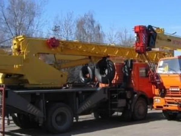 Автокран Угличмаш КС-3577 на шасси КамАЗ