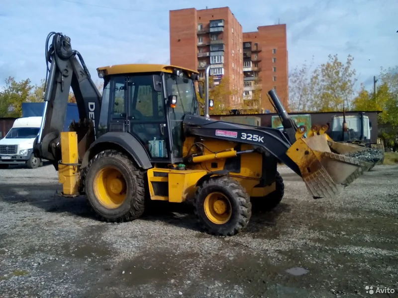 Услуги экскаватора-погрузчика john deere