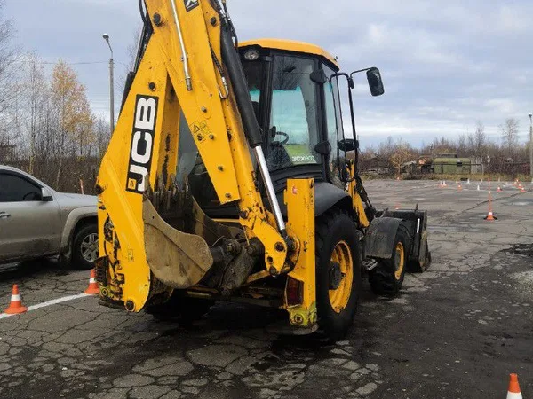 Экскаватор погрузчик jcb 3cx