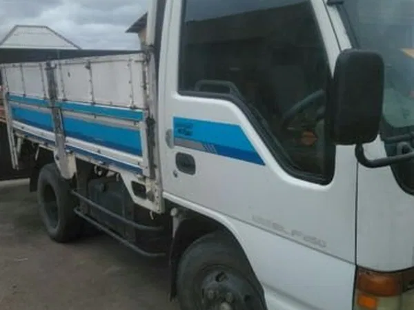 Бортовой автомобиль Isuzu ELF