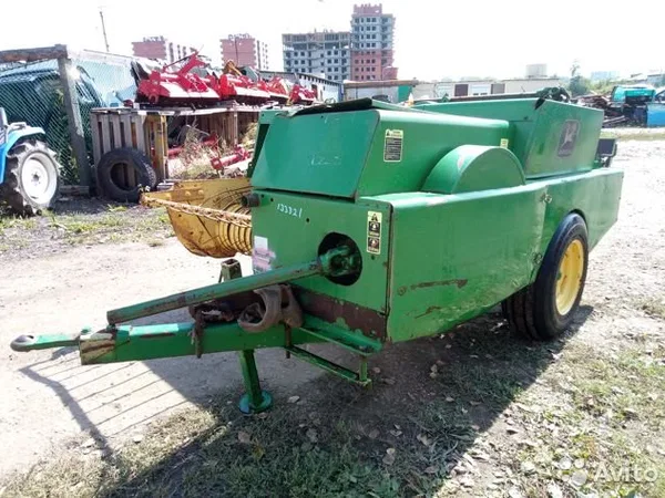 Пресс-подборщик John Deere 330