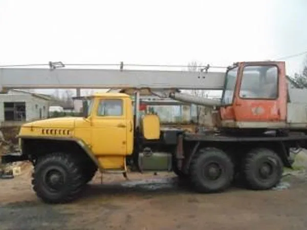 Автокран Ивановец КС-3577 на шасси УРАЛ 5557