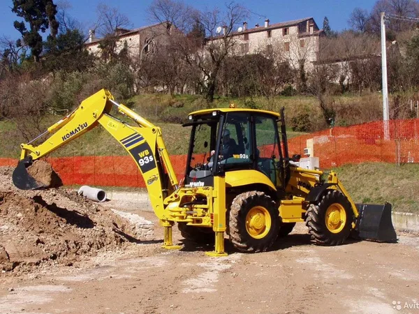 Услуги экскаватора-погрузчика komatsu