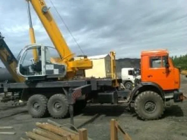 Автокран Ивановец КС-45717К-3Р на шасси КамАЗ 43118