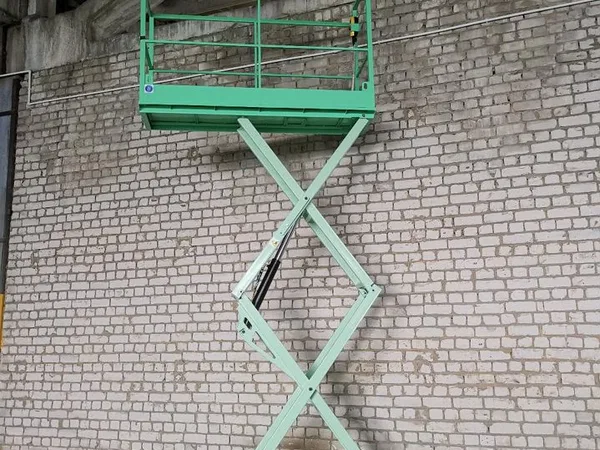 Аренда несамоходного ножничного подъемника (5 м.)
