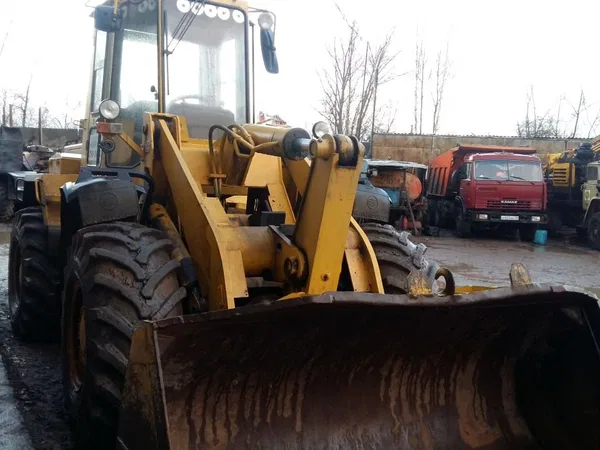 Фронтальный погрузчик "Амкодор 342В" уборка снега