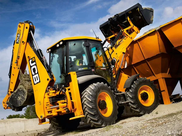 Аренда экскаватора погрузчика JCB, трактор