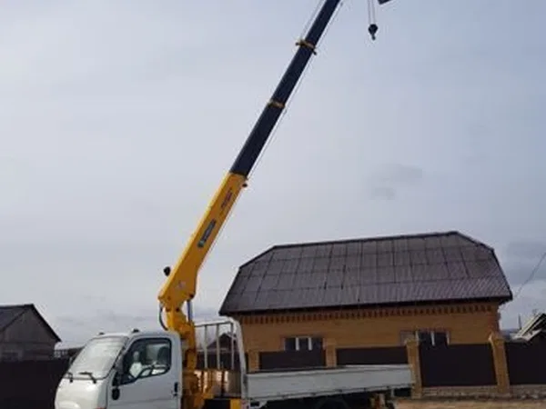 Бортовой грузовик с КМУ Hyundai Mighty