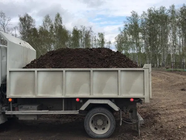 Земля перегной щебень песок дрова