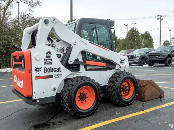 Аренда минипогрузчика Bobcat 650 (поднимет 2тонны)