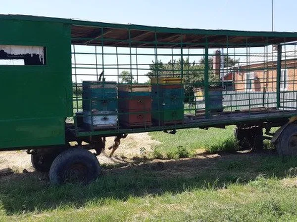 Прицеп пчеловоз