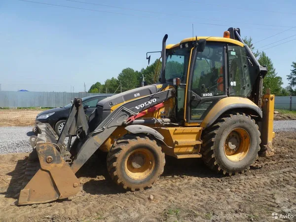 Экскаватор-погрузчик Volvo BL71 в аренду