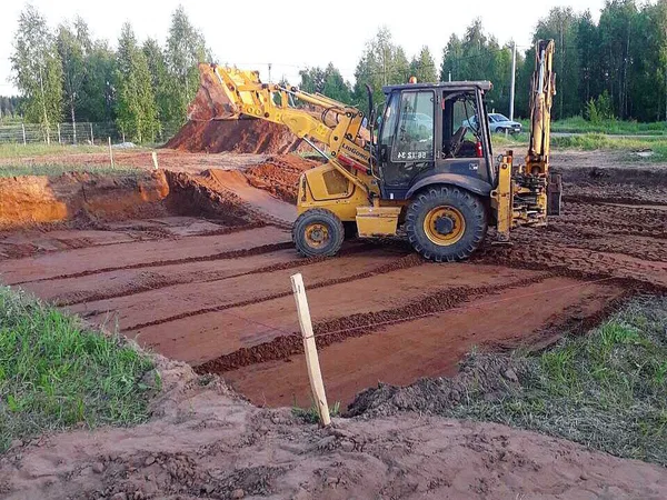 Экскаватор погрузчик, трактор