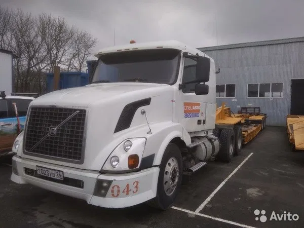 Седельный тягач Volvo VNL