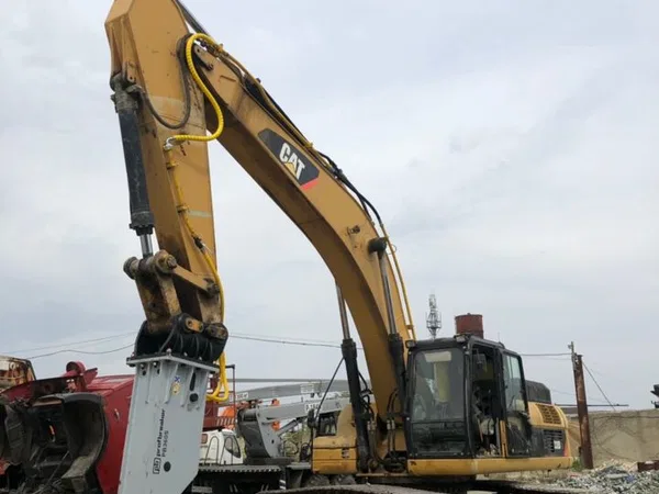 Услуги / Аренда гусеничного Экскаватора Cat 330