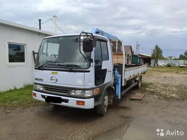 Бортовой грузовик с КМУ HINO