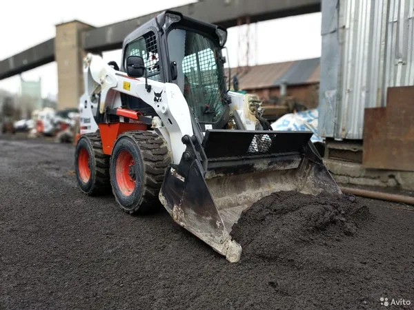 Услуги Bobcat S650 (ковш, вилы) (г/п 2 тонны)