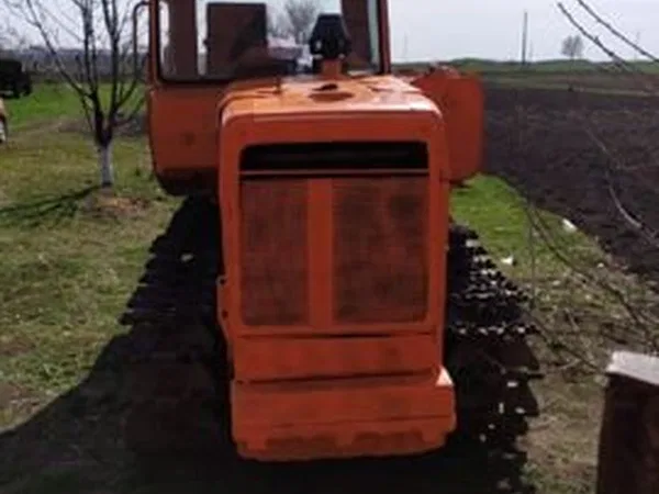Гусеничный трактор ДТ-75