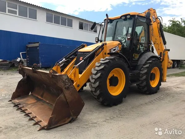 Экскаватор-погрузчик JCB