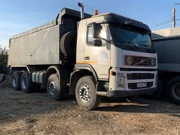 Самосвал Volvo