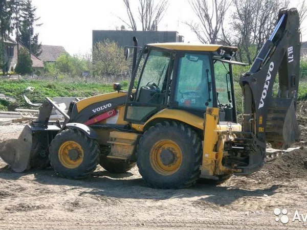 Аренда, услуги экскаватора погрузчика JCB, петушка