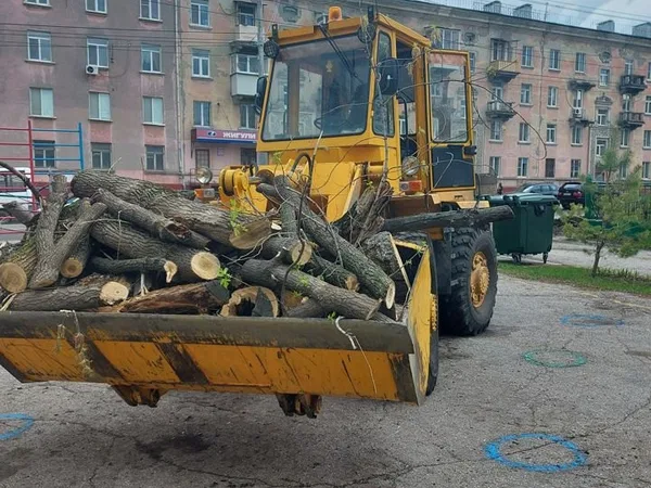 Фронтальный погрузчик, уборка дворов, асфальт-ние