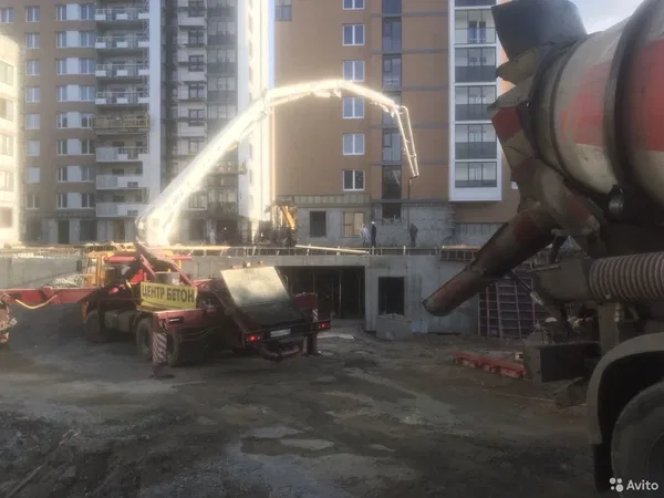 Услуги автобетононасоса 32 метра и пумик