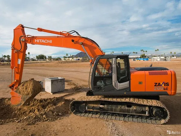Экскаватор Hitachi ZX-200, гидромолот