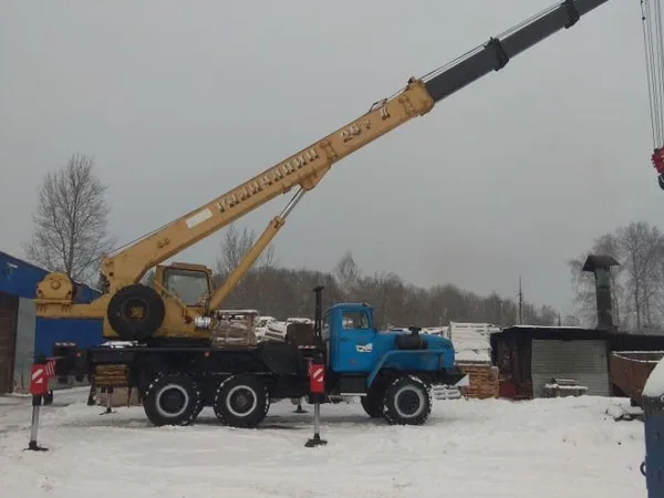 Аренда автокрана Урал 6х6.25 тонн,30 метров