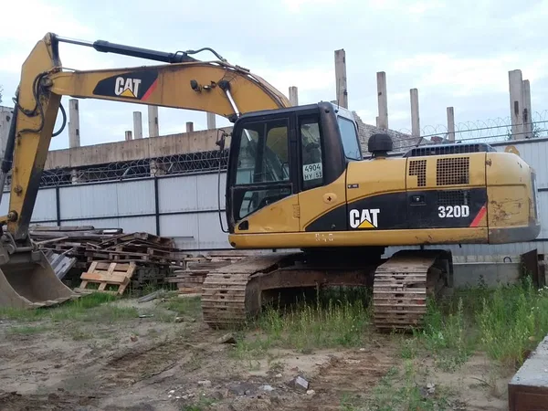 Экскаватор гусеничный CAT 320D