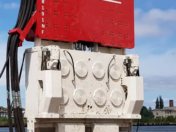 Аренда вибропогружателя. От 10 до 12 тонн