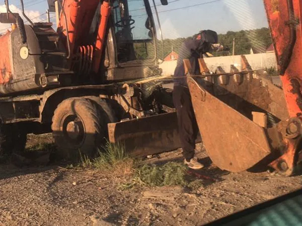 Полноповоротный экскаватор