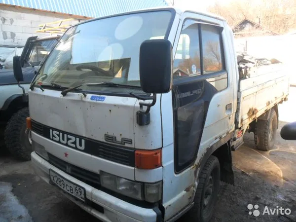 Бортовой автомобиль Isuzu ELF