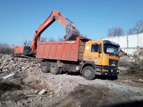 Демонтаж зданий, сооружений, вывоз мусора
