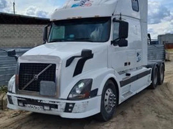 Седельный тягач Volvo VNL