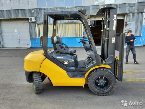 Вилочный погрузчик Komatsu FD30T-17
